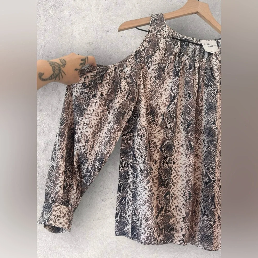 Revolve L’Academie Los Angeles Snakeprint Cold Shoulder Top Size XS